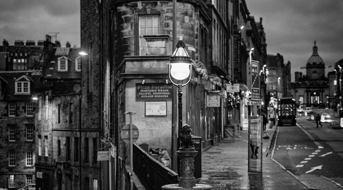 Lonely Bobby. .@edinspotlight #Edinburgh #Photo #Greyfriars #Bobby www.henni.photo